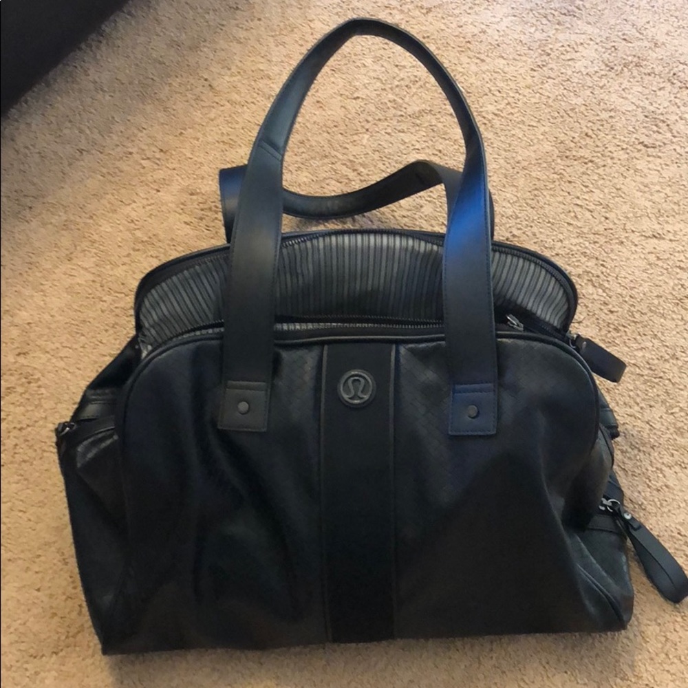 Lululemon tote. Black. Great condition.
